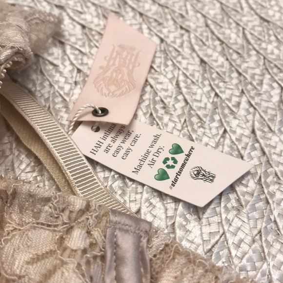 Free people x HAH Two timer bra new nude 🌟🌟 - Picture 4 of 6